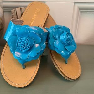 L’amour Girls thong sandals . Turquoise blue -sz 10 & 12